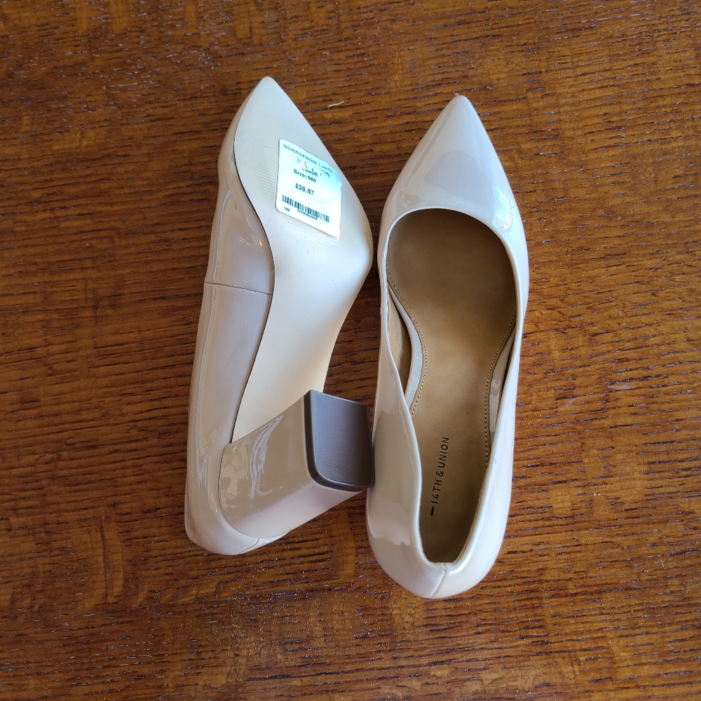 New patent leather pump